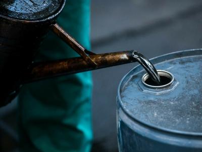 Giá dầu rớt 5% trước lo ngại về kinh tế Trung Quốc