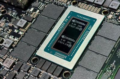 Trump chuẩn bị dỡ bỏ các hạn chế chip toàn cầu, chuẩn bị siết quy định AI