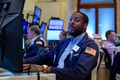 S&P 500 và Nasdaq Composite tiếp tục lập kỷ lục mới