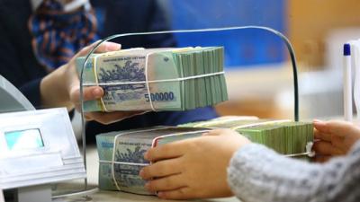 Cán cân thanh toán thặng dư nhưng tỷ giá vẫn trong cơn sóng ngầm
