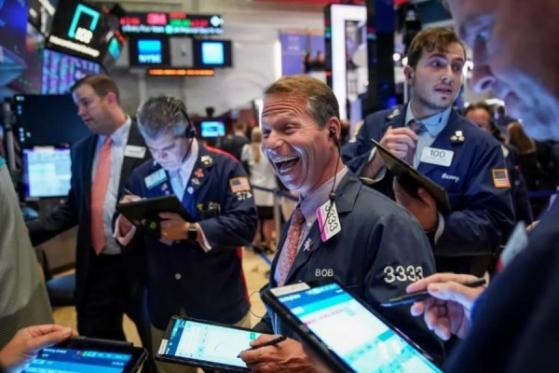 Dow Jones, S&P 500, Nasdaq gọi nhau lên đỉnh