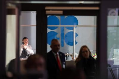 OPEC+ nhất trí cắt giảm sản lượng dầu 2 triệu thùng/ngày