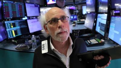 S&P 500 rơi vào vùng điều chỉnh, Dow Jones lao dốc hơn 500 điểm