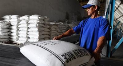 Nhiều doanh nghiệp trúng thầu lớn, giá gạo Việt xuất khẩu vẫn tiếp đà giảm