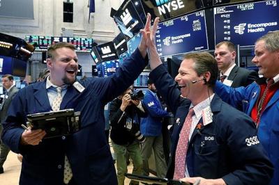 Trump trở lại, Dow Jones vọt hơn 1,200 điểm, Tesla tăng 13%