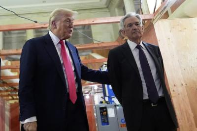Fed giữ nguyên lãi suất bất chấp áp lực từ ông Trump