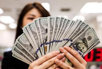 Tỷ giá ngày 27/8: Đồng USD và nhân dân tệ tiếp tục đà tăng giá