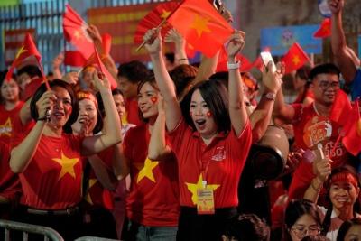 Tặng 100,000 đồng/người cho toàn dân ăn Tết Độc lập