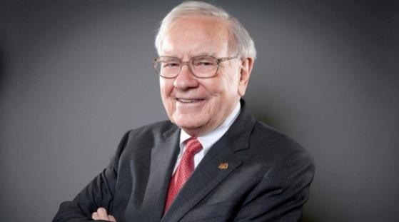 "Làm việc vì đam mê" nhận lương 100.000 USD, Warren Buffett đưa lại Berkshire Hathaway một nửa?