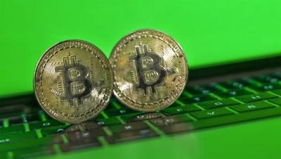 Bitcoin tích tắc rớt mốc 21,000 USD