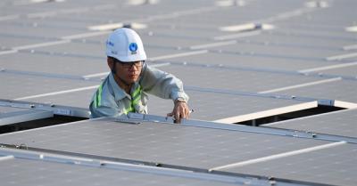 Bộ Công Thương: Điện mặt trời mái nhà có thể xả lên lưới là 'ưu ái', 'may mắn'